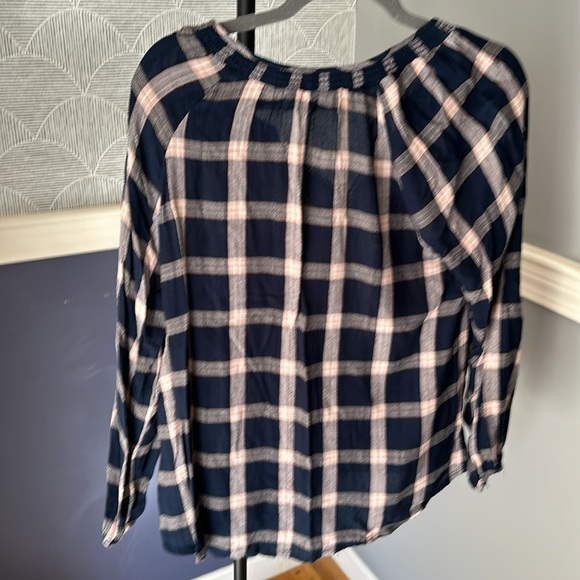 American eagle blouse Navy & light pink plaid size Med - Picture 2 of 4